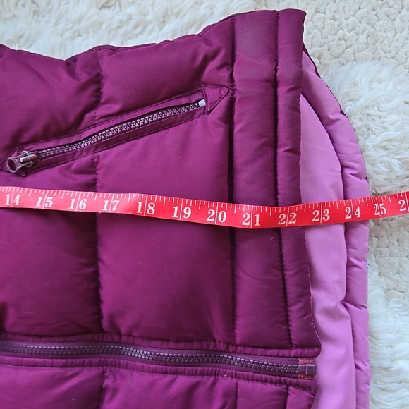 Vintage Aeropostale Burgundy Down Puffer Vest CUTE!! - Picture 3 of 7